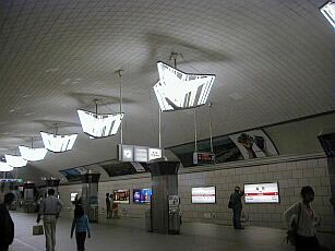 �V�����f���A�̂悤�ȏƖ�