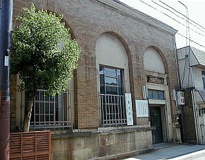 �A�[�`�̂��镗�i